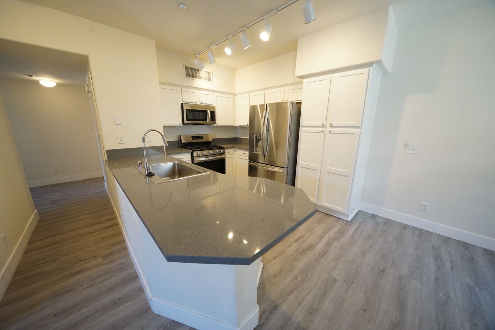 Henderson Condo: 50 Aura De Blanco St #18101