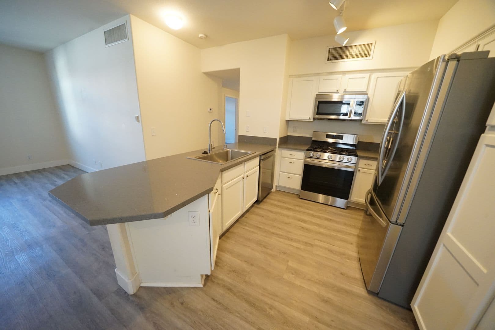 Henderson Condo: 50 Aura De Blanco St #18101
