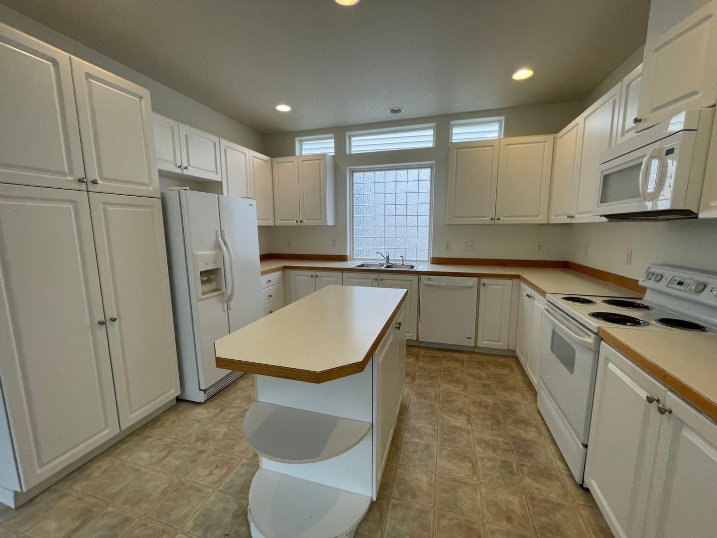 Hillsboro House: 5736 NE Hidden Creek Drive