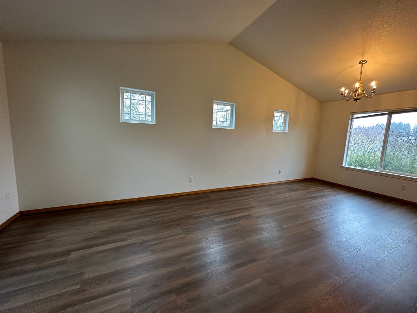 Tigard House: 13042 SW Mayview Way