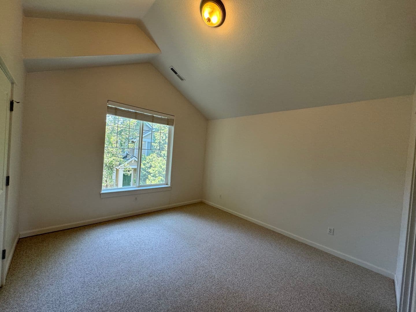 Beaverton Townhome: 15921 SW Mortondale Lane