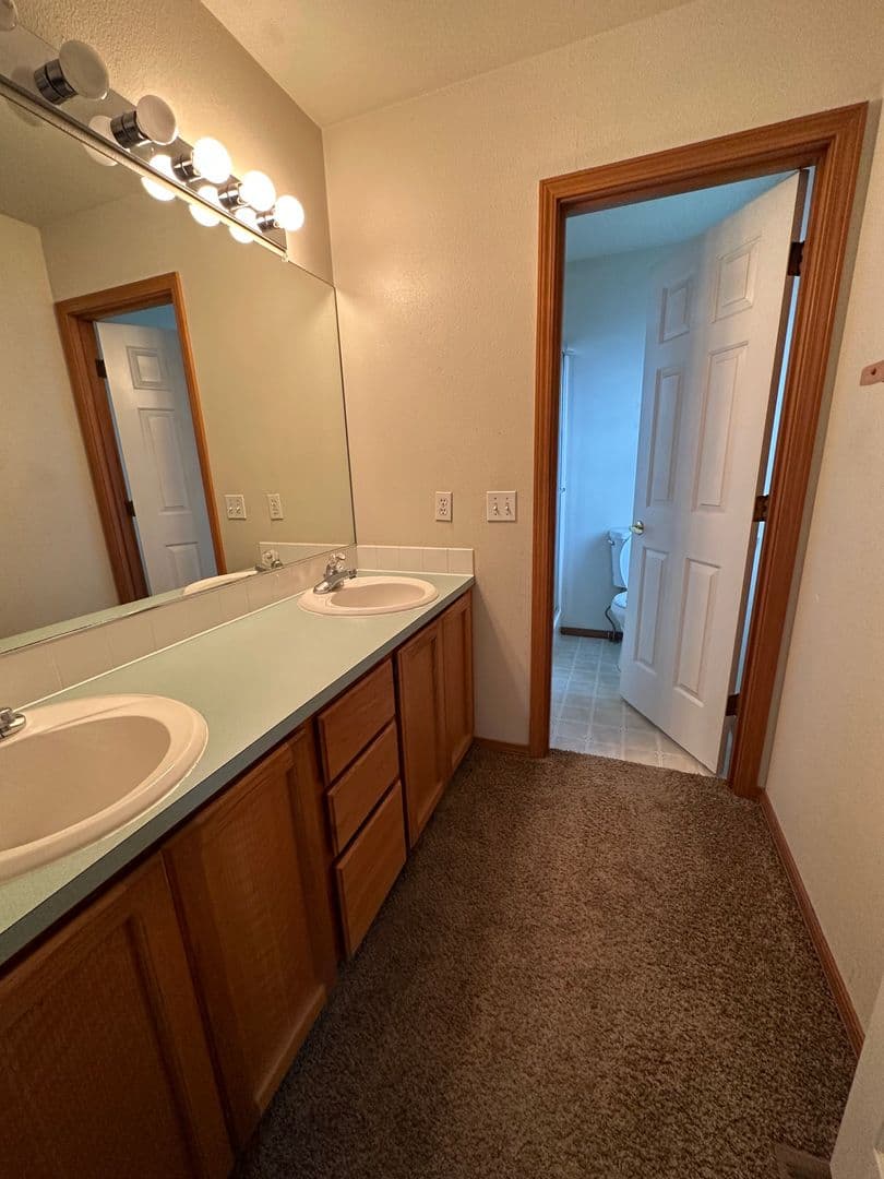 Tigard House: 13042 SW Mayview Way