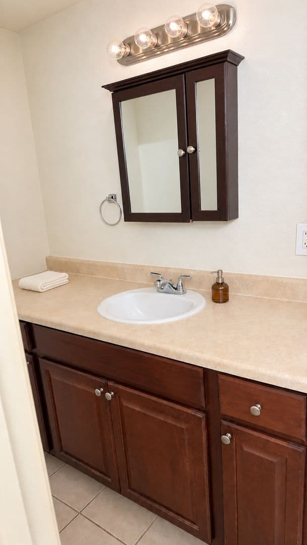 Oregon City Apartment: 469 Hilltop Avenue
