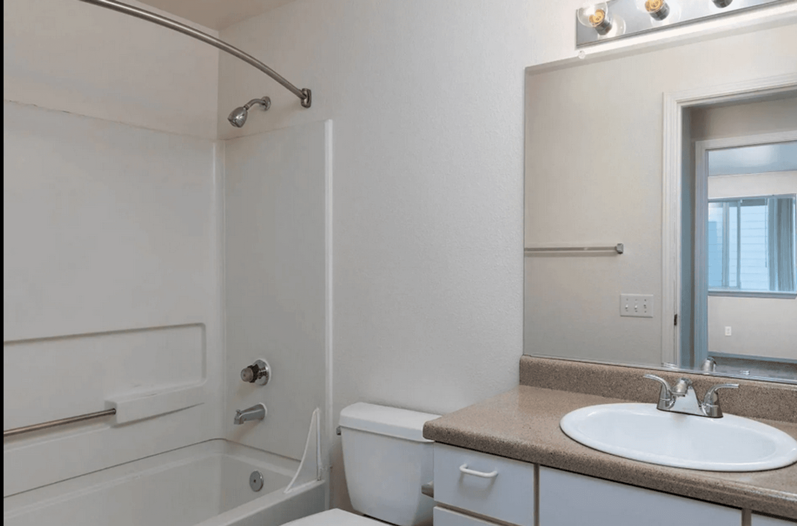 Milwaukie Apartment: 3624 SE Westview Ave.