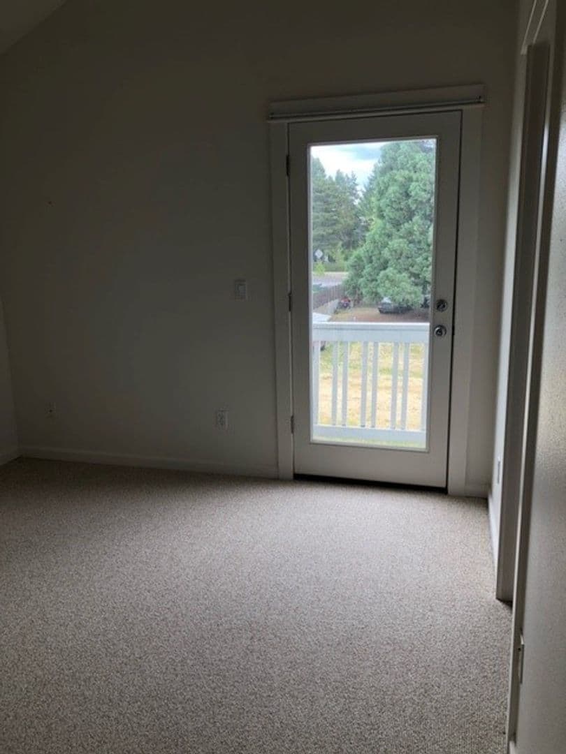 Beaverton Townhome: 15921 SW Mortondale Lane