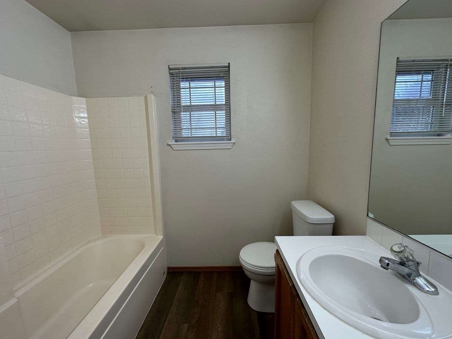 Tigard House: 13042 SW Mayview Way