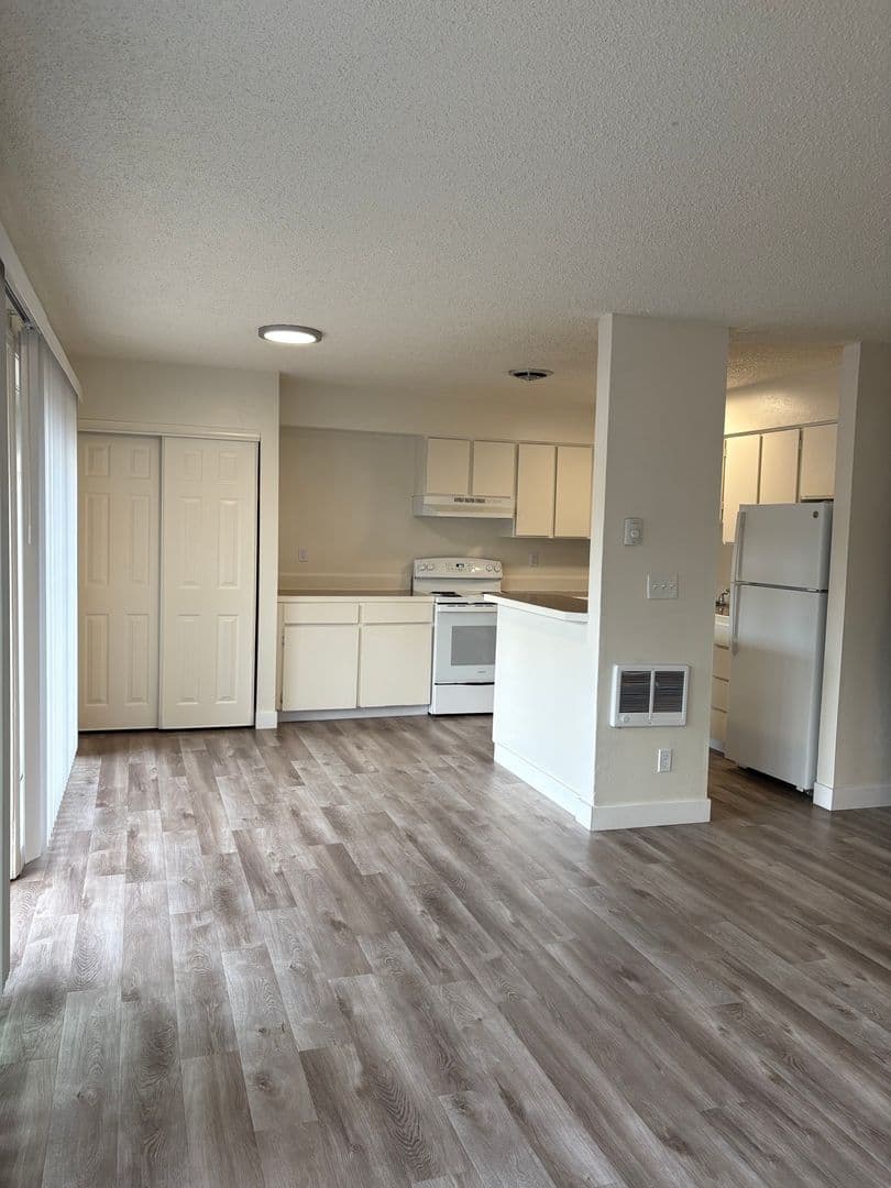 Tigard Apartment: 11575 SW Greenburg Rd. - 24