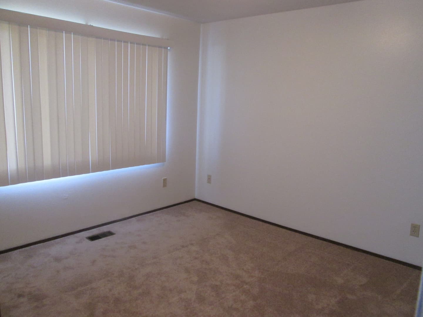 Hillsboro Condo: 2425 SE 53rd Ave