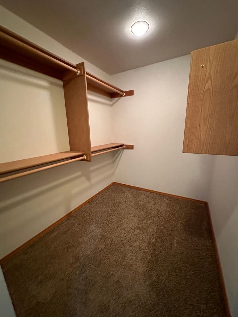 Tigard House: 13042 SW Mayview Way