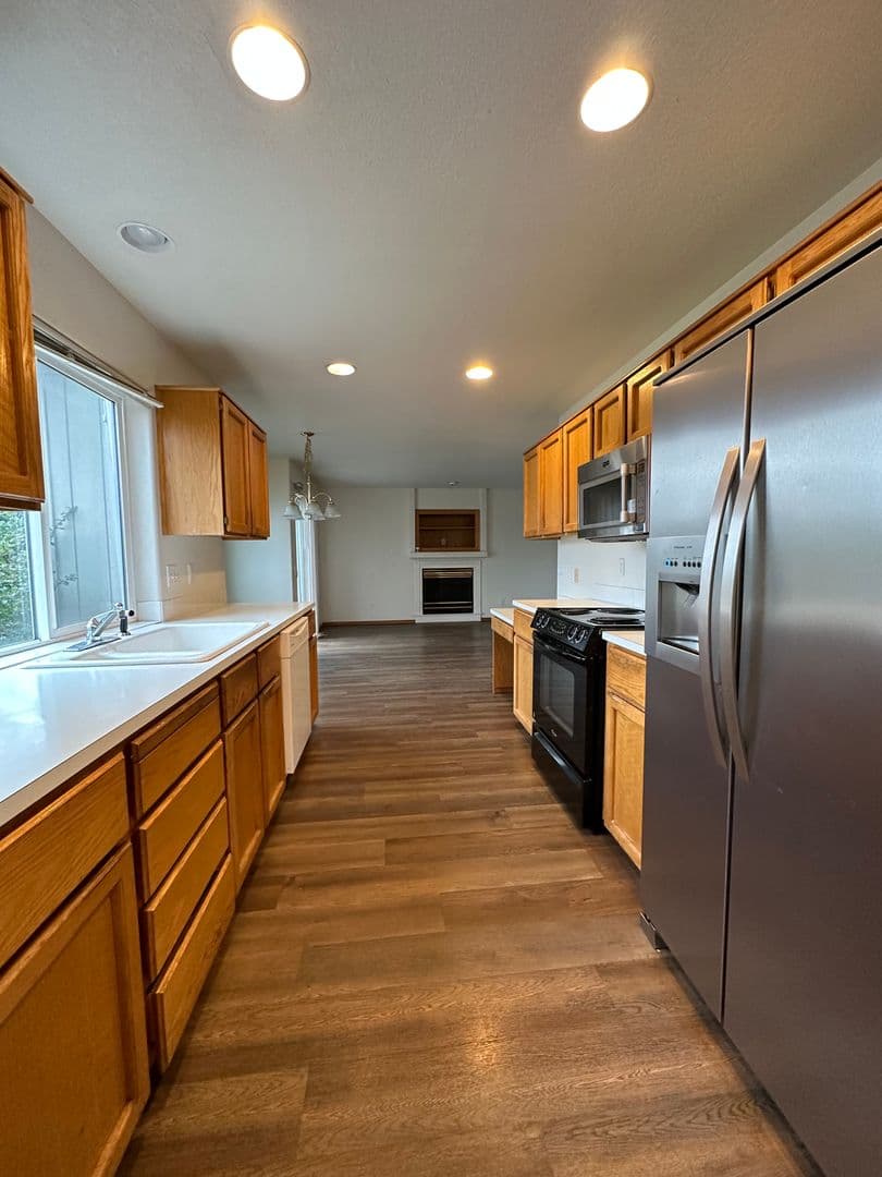 Tigard House: 13042 SW Mayview Way