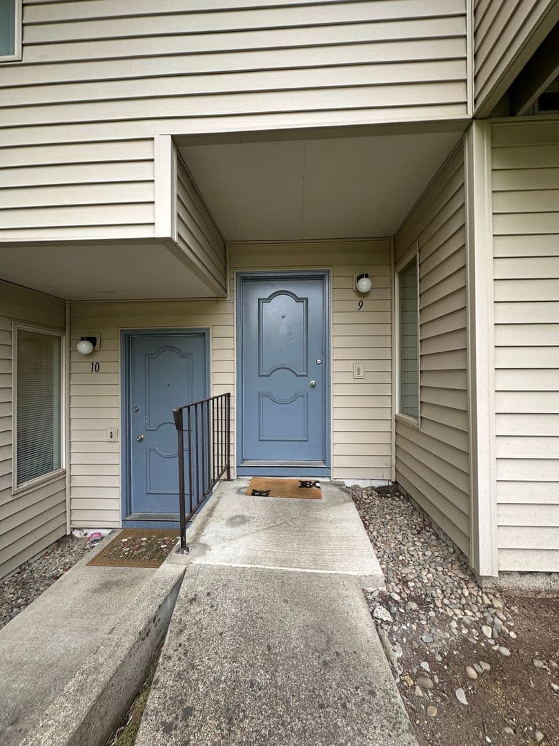 Milwaukie Apartment: 2311 SE Courtney Ave.