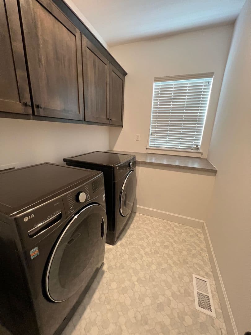 Hillsboro House: 7046 SE Chinquapin Drive
