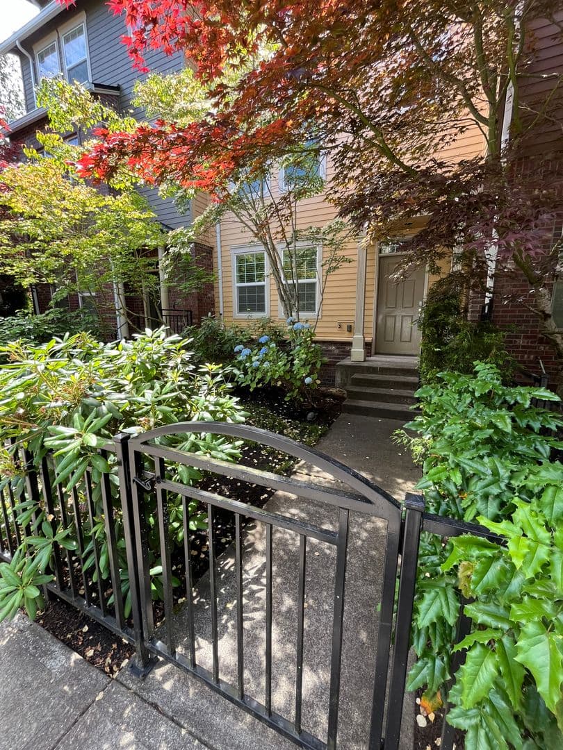 Hillsboro Townhome: 6030 NE Maidstone Street
