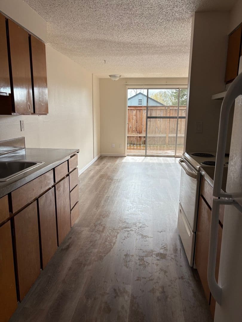 Tigard Apartment: 11575 SW Greenburg Rd. - 20