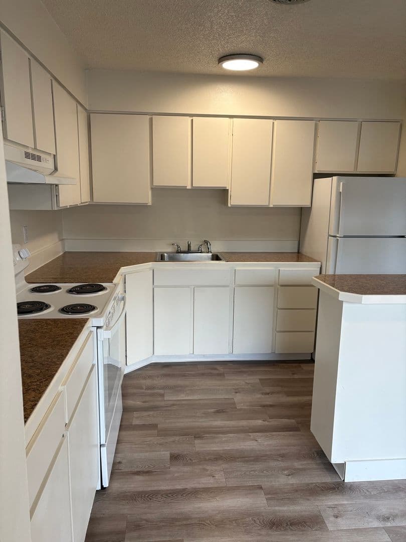 Tigard Apartment: 11575 SW Greenburg Rd. - 24