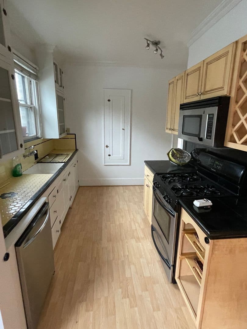 Portland Condo: 2442 SW 5th Avenue