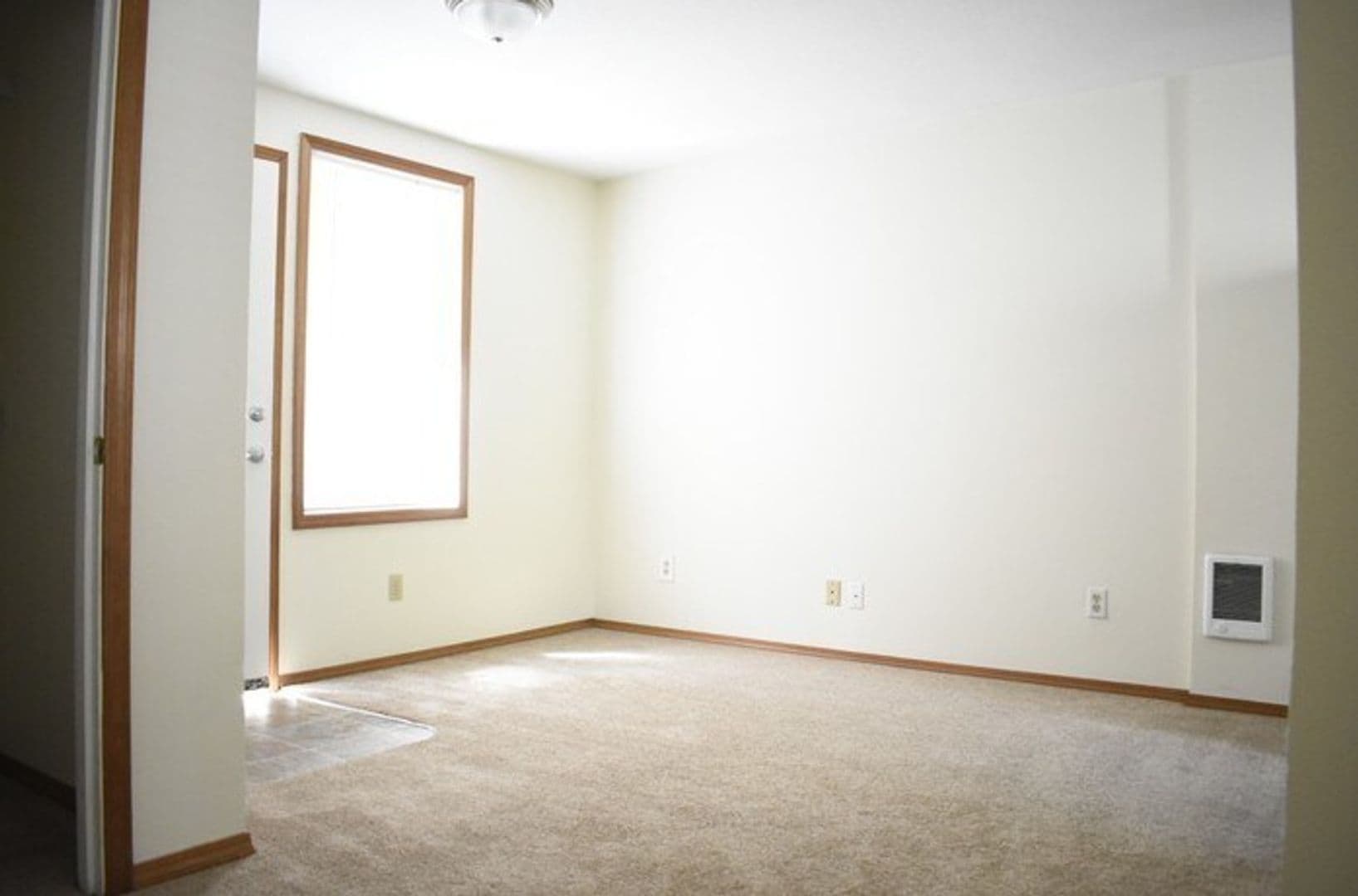 Portland Apartment: 412  SE 133rd Avenue