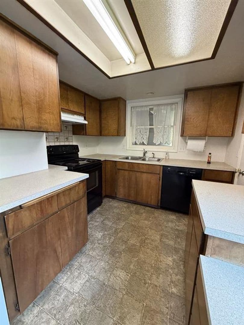 Hillsboro House: 4429 SE Witchhazel Road