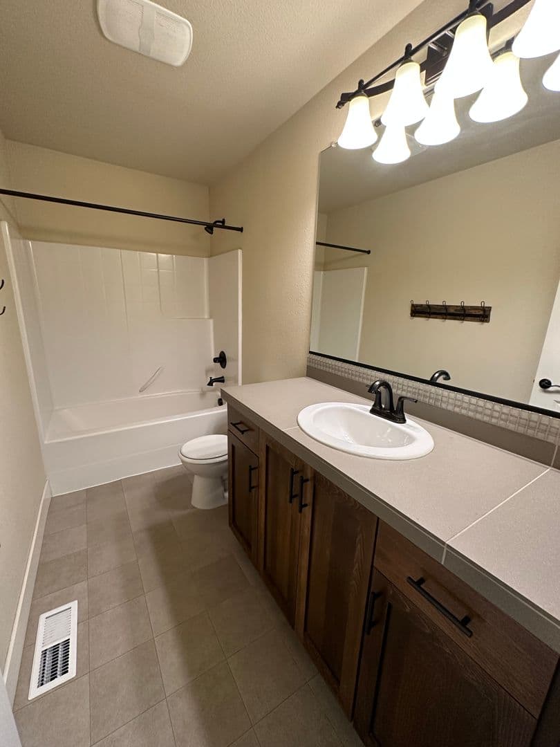 Sherwood House: 17157 SW Jean Louise Road