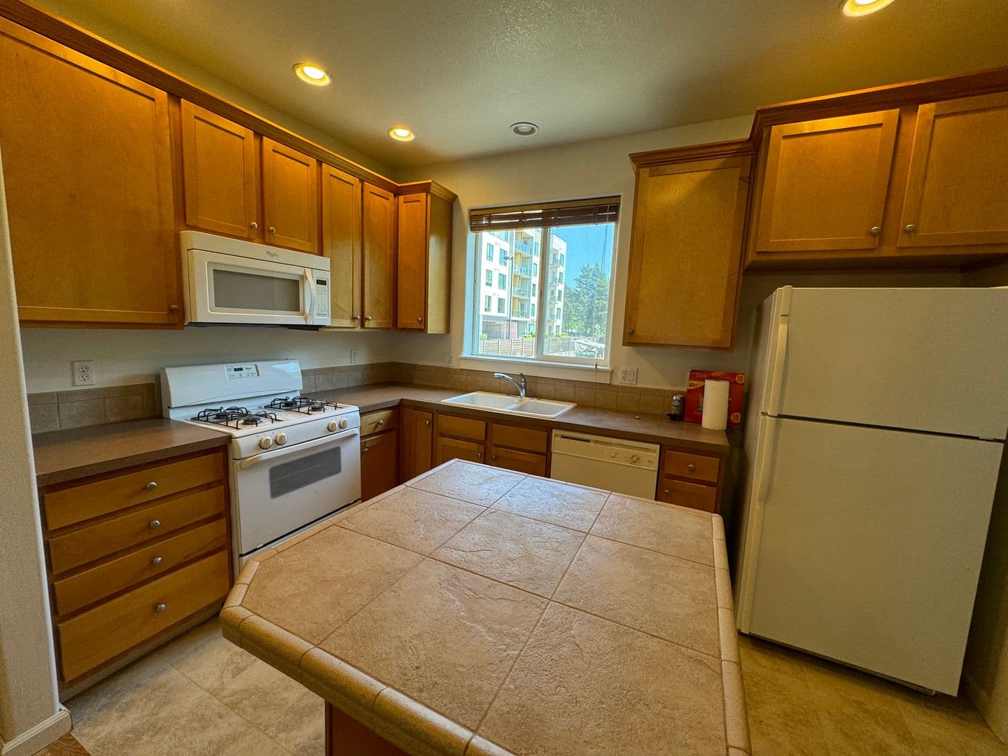 Beaverton Townhome: 15921 SW Mortondale Lane