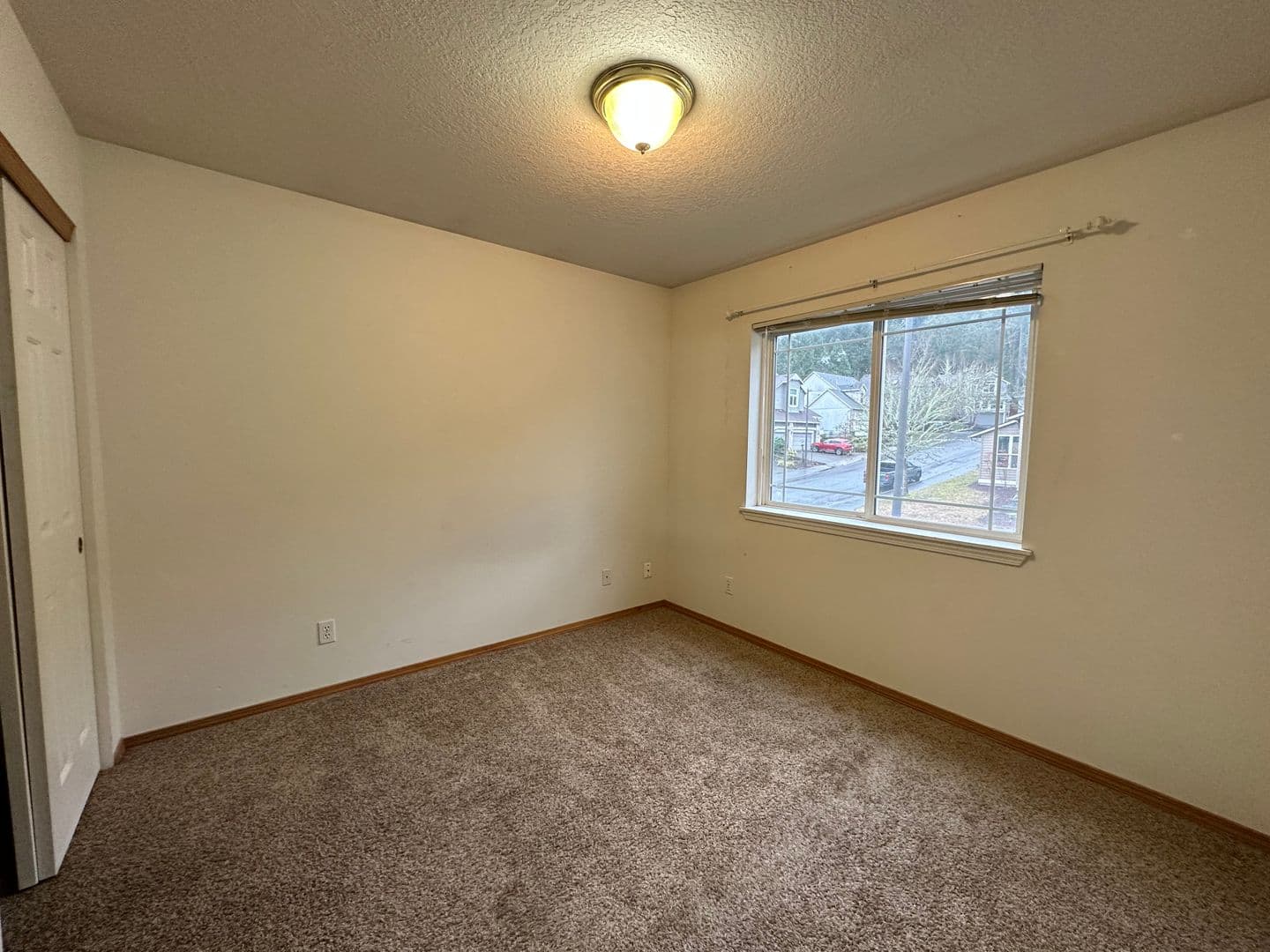 Tigard House: 13042 SW Mayview Way