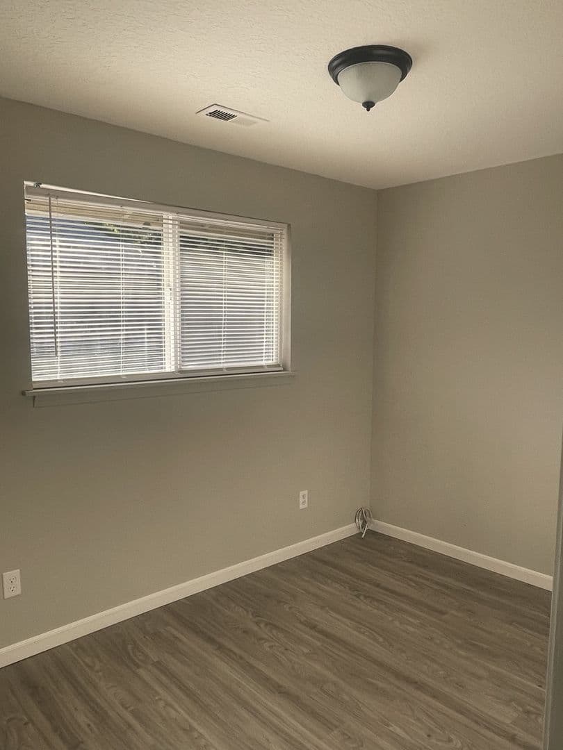 Gresham Apartment: 2425 - 2435 NE Division Street