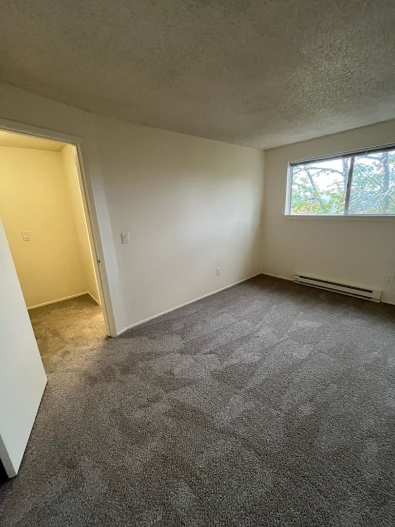 West Linn Apartment: 1777 Maple Street