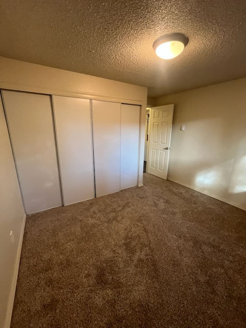 Canby Apartment: 364 S Locust St