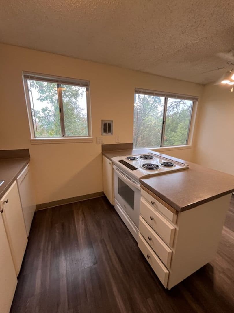West Linn Apartment: 1777 Maple Street