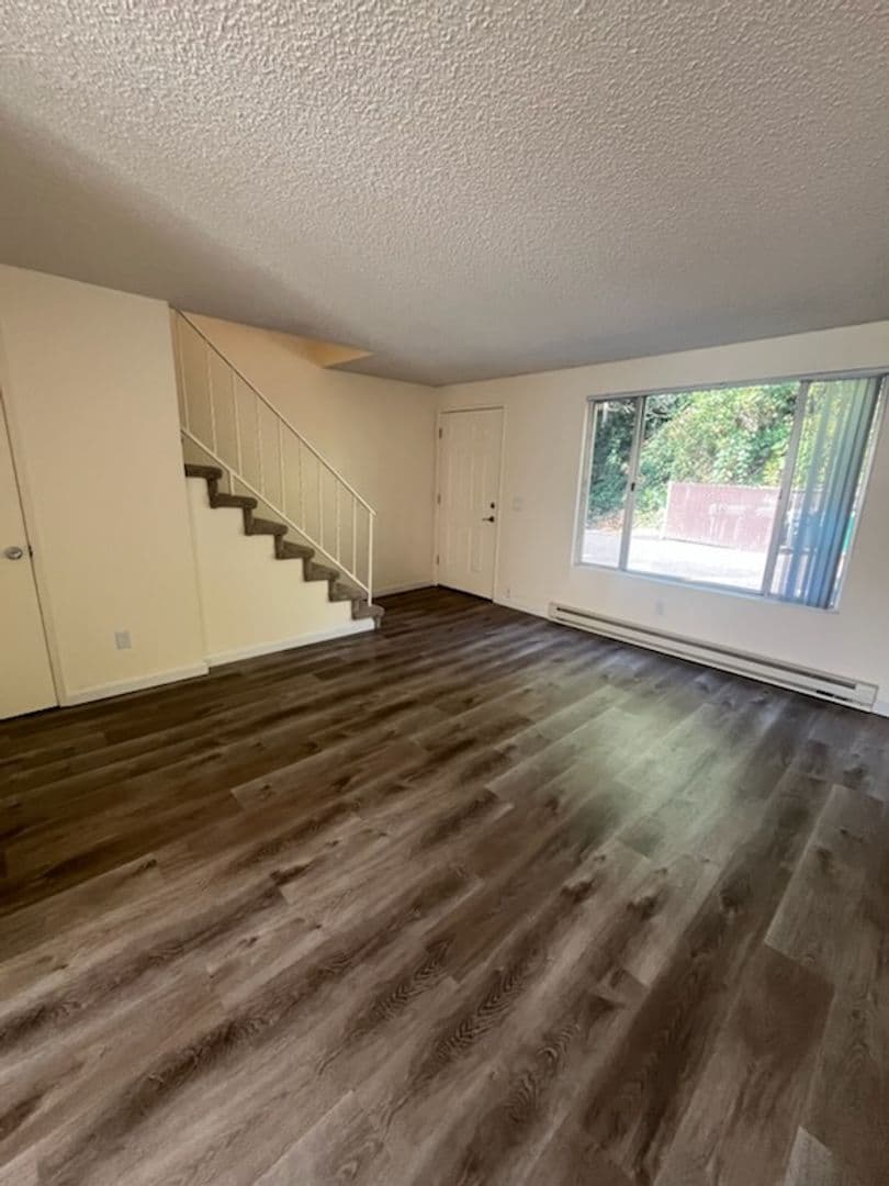 West Linn Apartment: 1777 Maple Street
