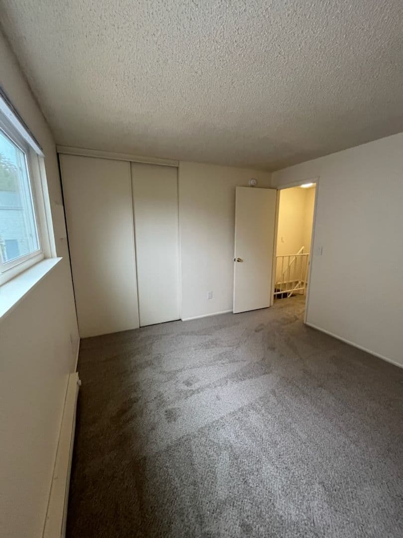 West Linn Apartment: 1777 Maple Street
