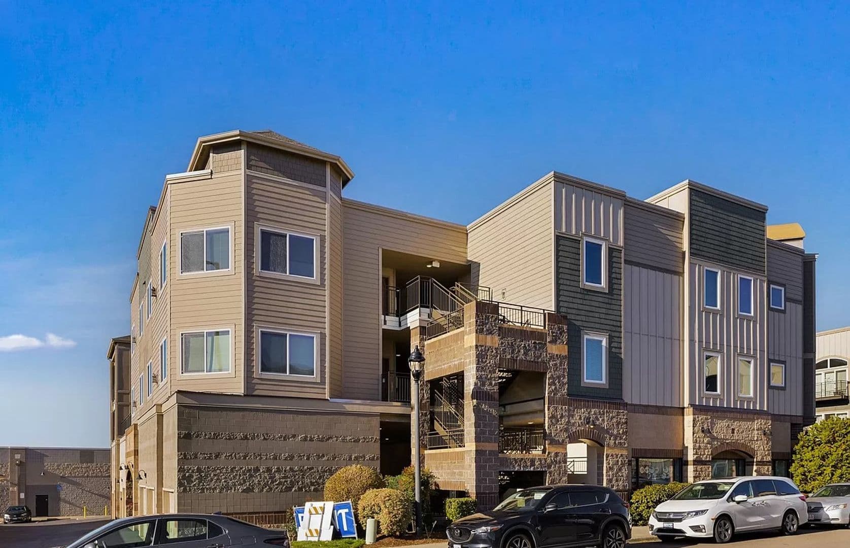 Portland Condo: 15320 NW Central Drive #326