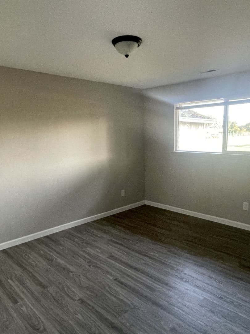 Gresham Apartment: 2425 - 2435 NE Division Street
