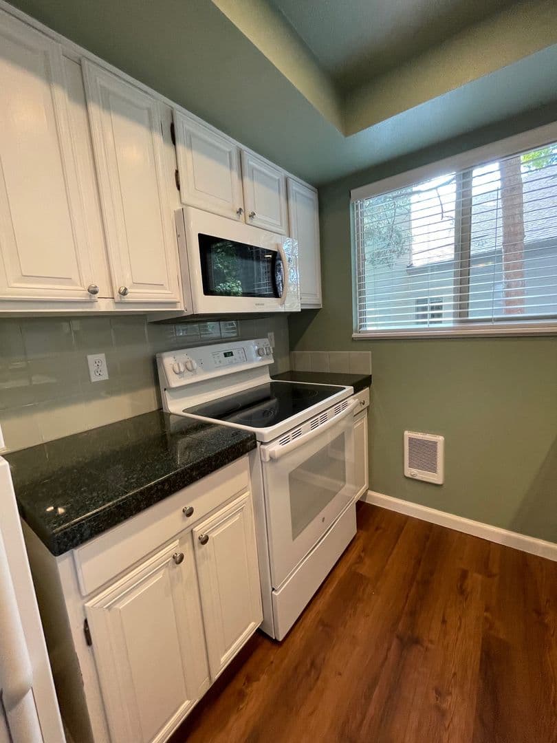 Beaverton Townhome: 11775 SW Boones Bend Drive