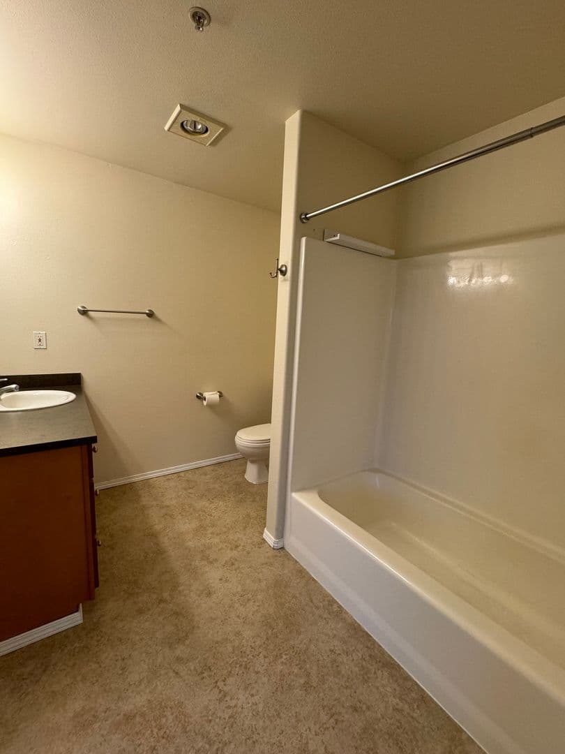 Portland Condo: 15320 NW Central Drive #326