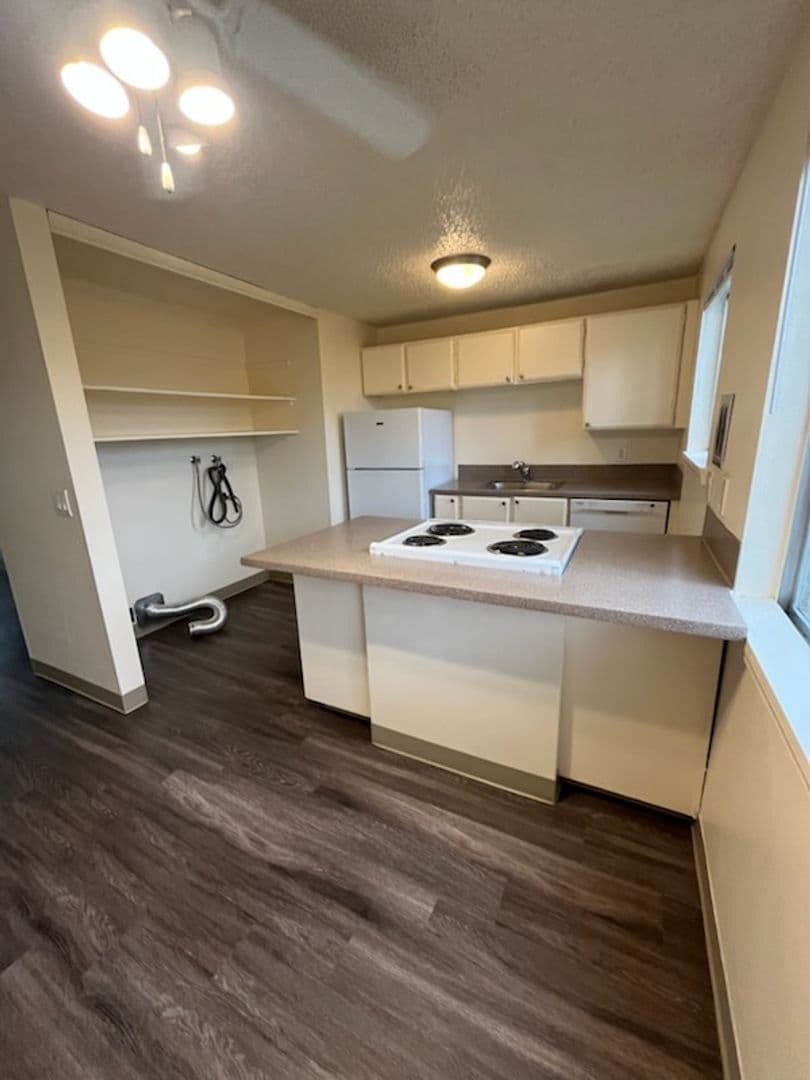 West Linn Apartment: 1777 Maple Street