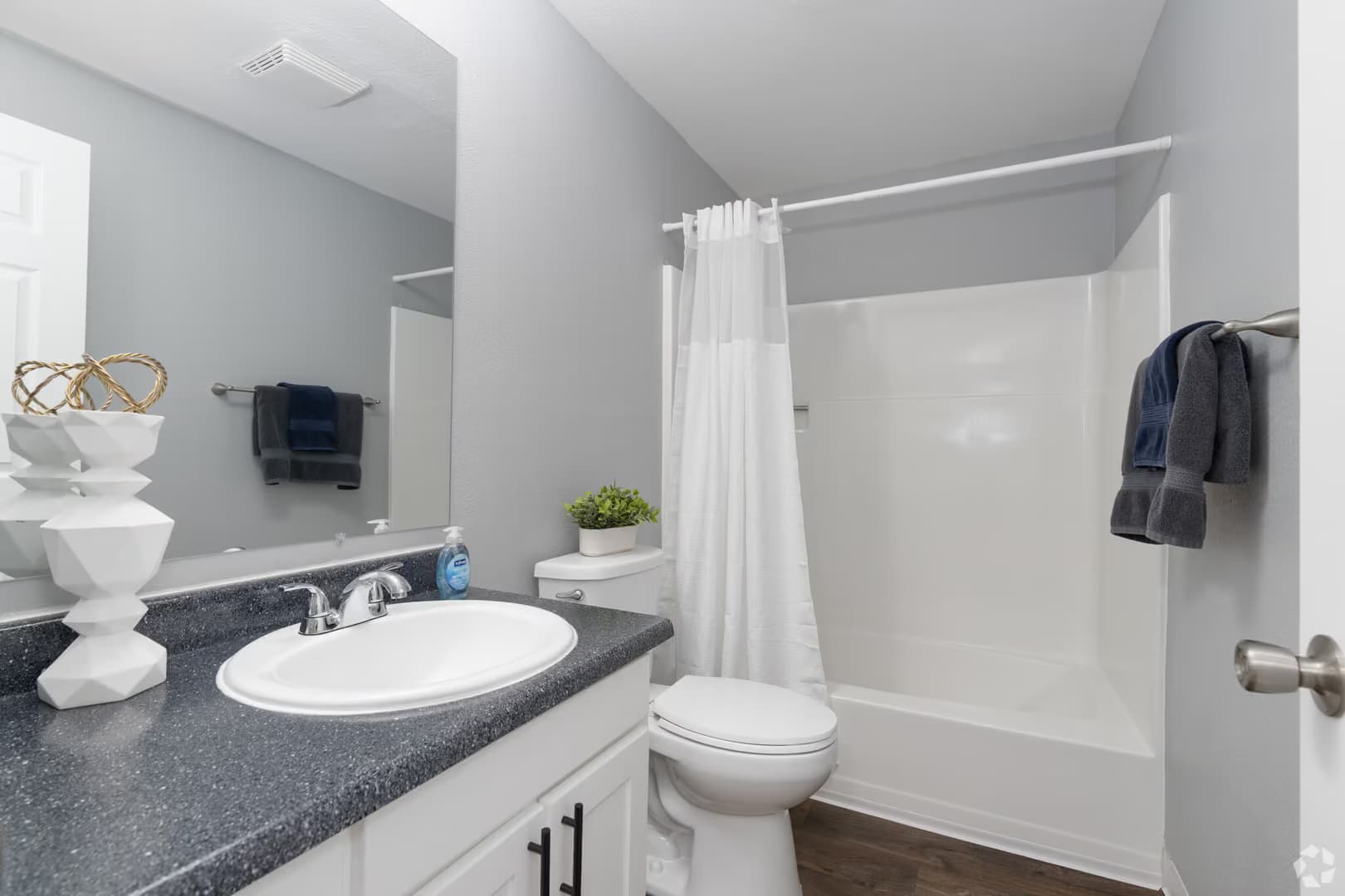 Beaverton Apartment: 9900 SW Conestoga Dr