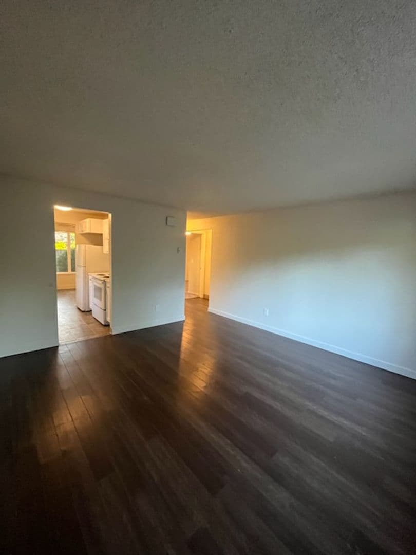 Canby Apartment: 364 S Locust St