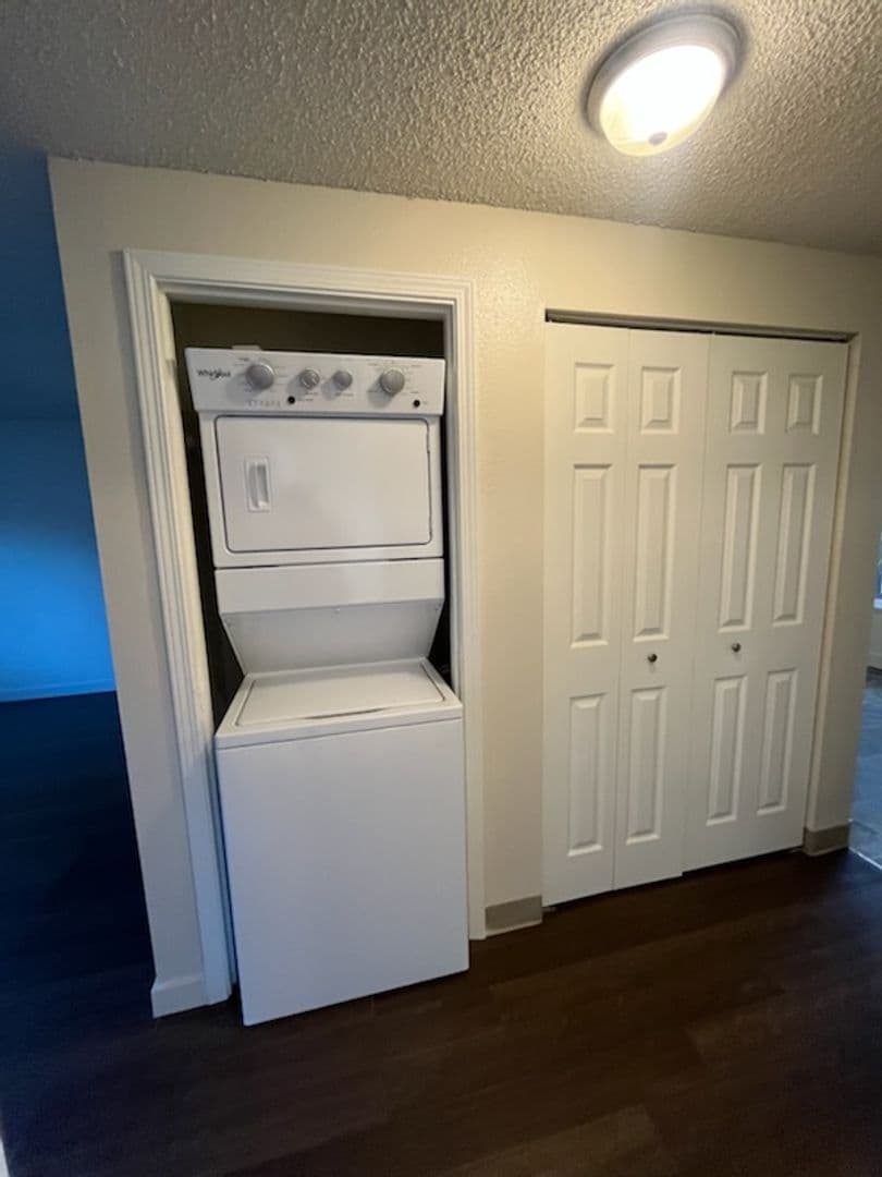 Canby Apartment: 364 S Locust St