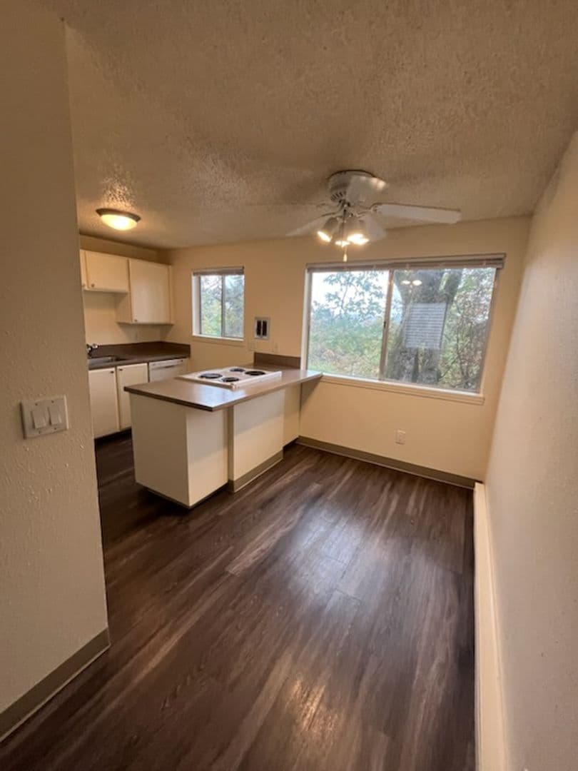 West Linn Apartment: 1777 Maple Street