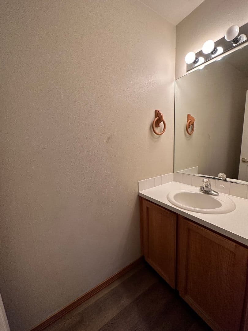 Tigard House: 13042 SW Mayview Way