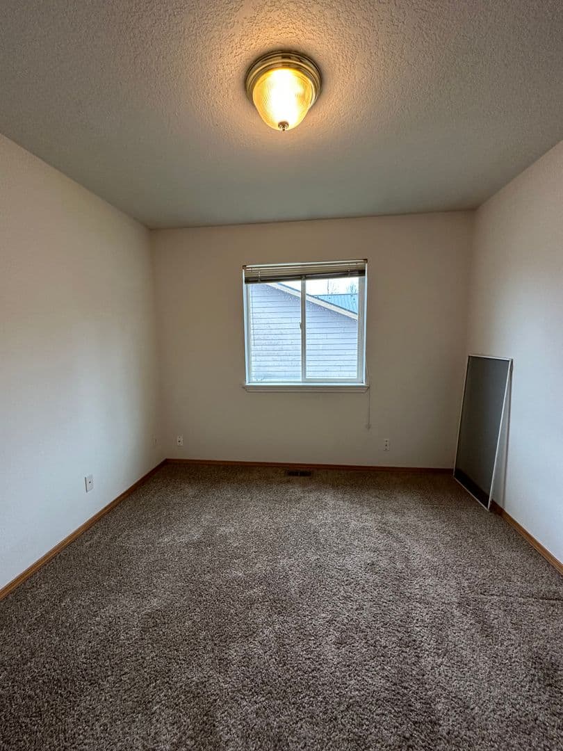 Tigard House: 13042 SW Mayview Way