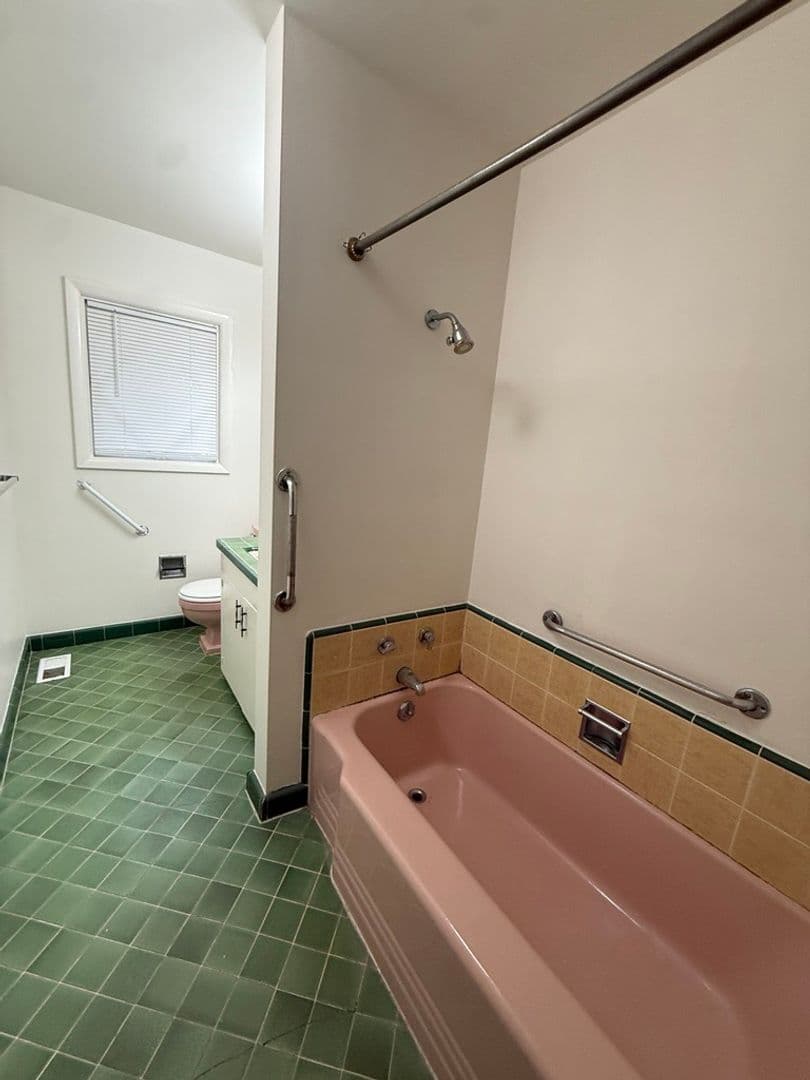 Portland House: 6542 SW Seymour Street
