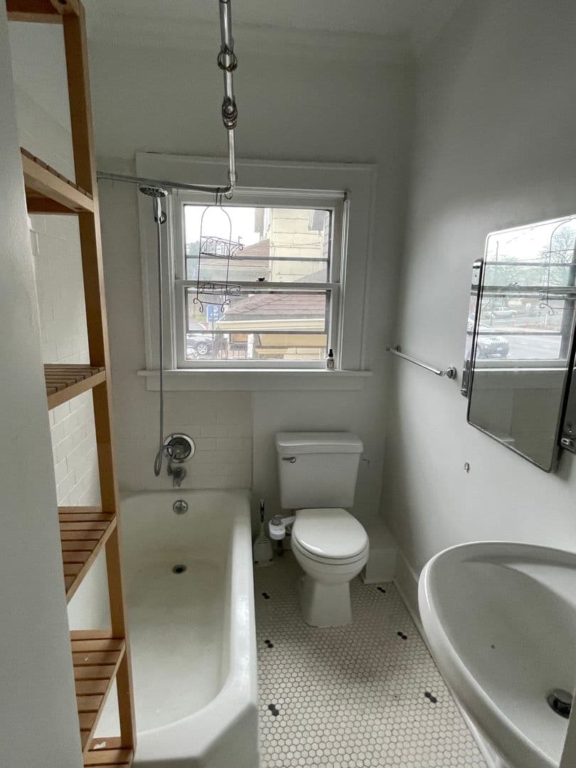 Portland Condo: 2442 SW 5th Avenue