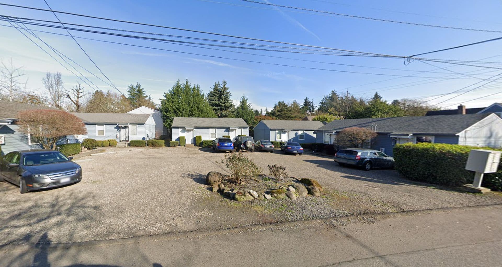 Portland Apartment: 412  SE 133rd Avenue