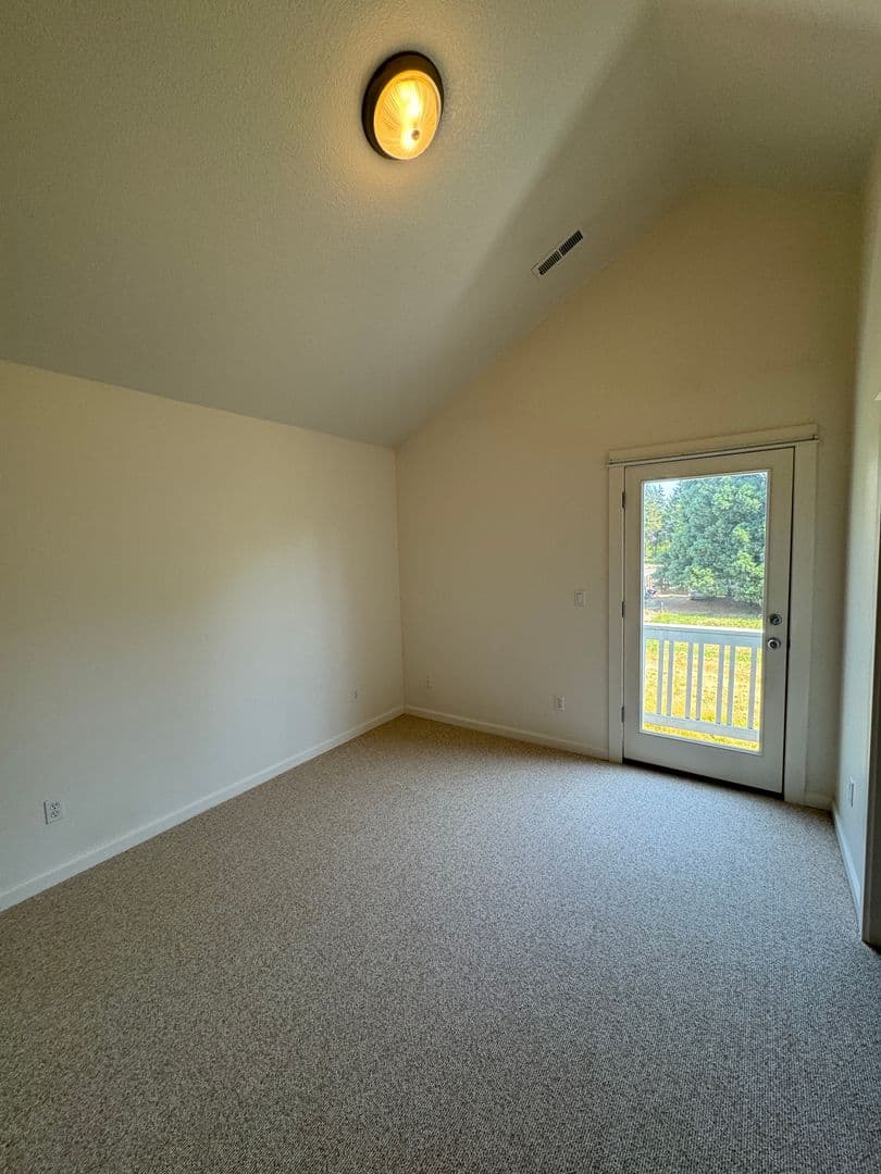 Beaverton Townhome: 15921 SW Mortondale Lane