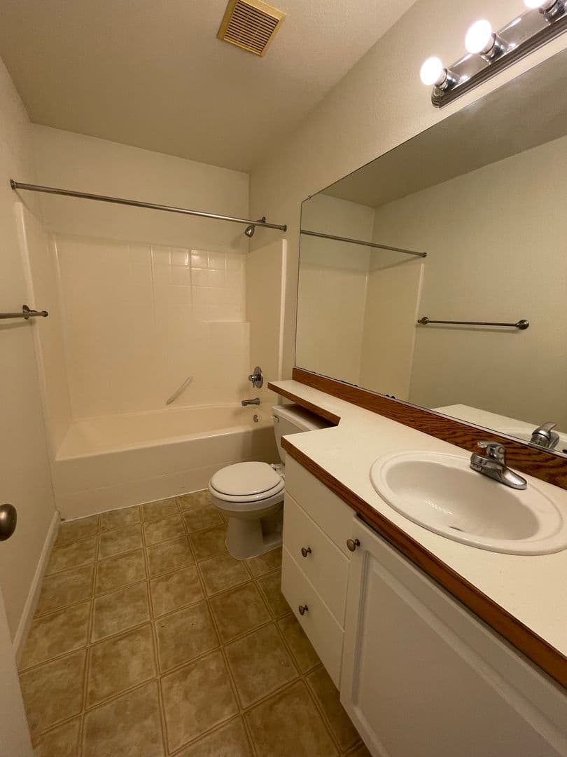 Hillsboro House: 5736 NE Hidden Creek Drive