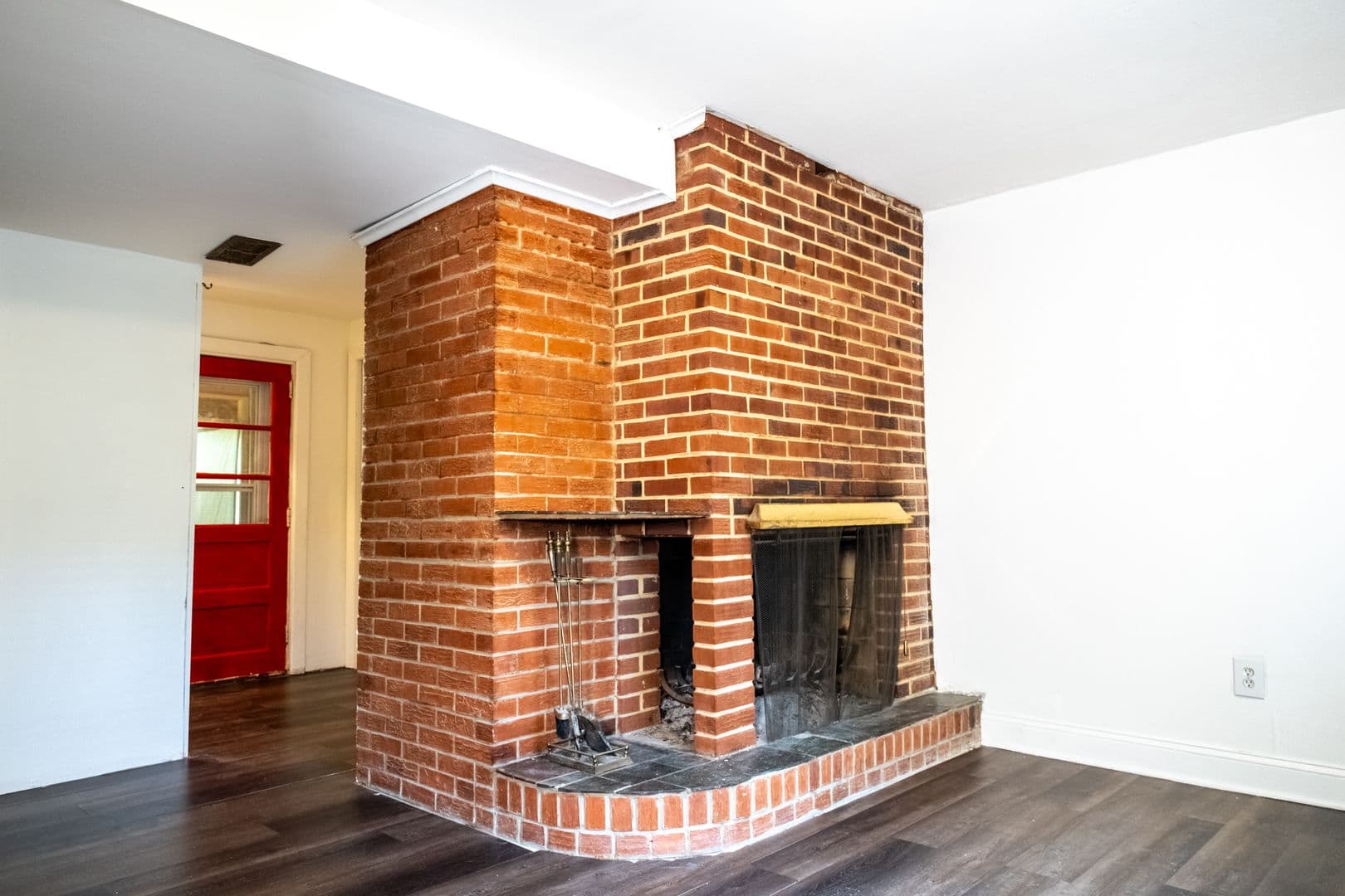 Silver Spring House: 10000 Kinross Ave