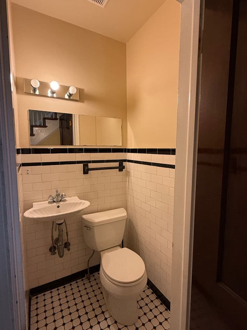 Washington House: 4409 Brandywine St NW