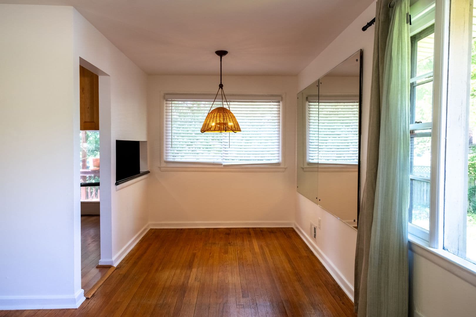 Silver Spring House: 10000 Kinross Ave